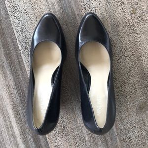 Like new black Nine West wedge heels.
